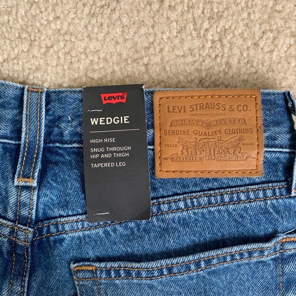 *SOLD* Levi’s Premium Wedgie Icon Jeans - Picture 5 of 8